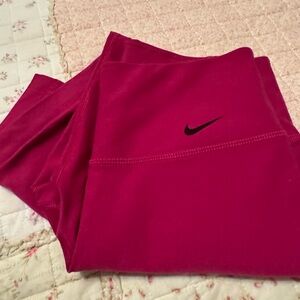 Nike capri dark pink leggings